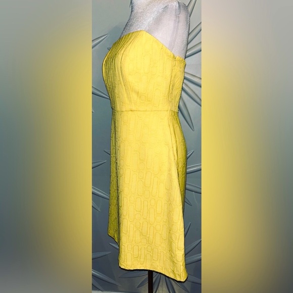 EUC The Limited SZ 8 yellow strapless dress w/geometric tone on tone print - Picture 6 of 8
